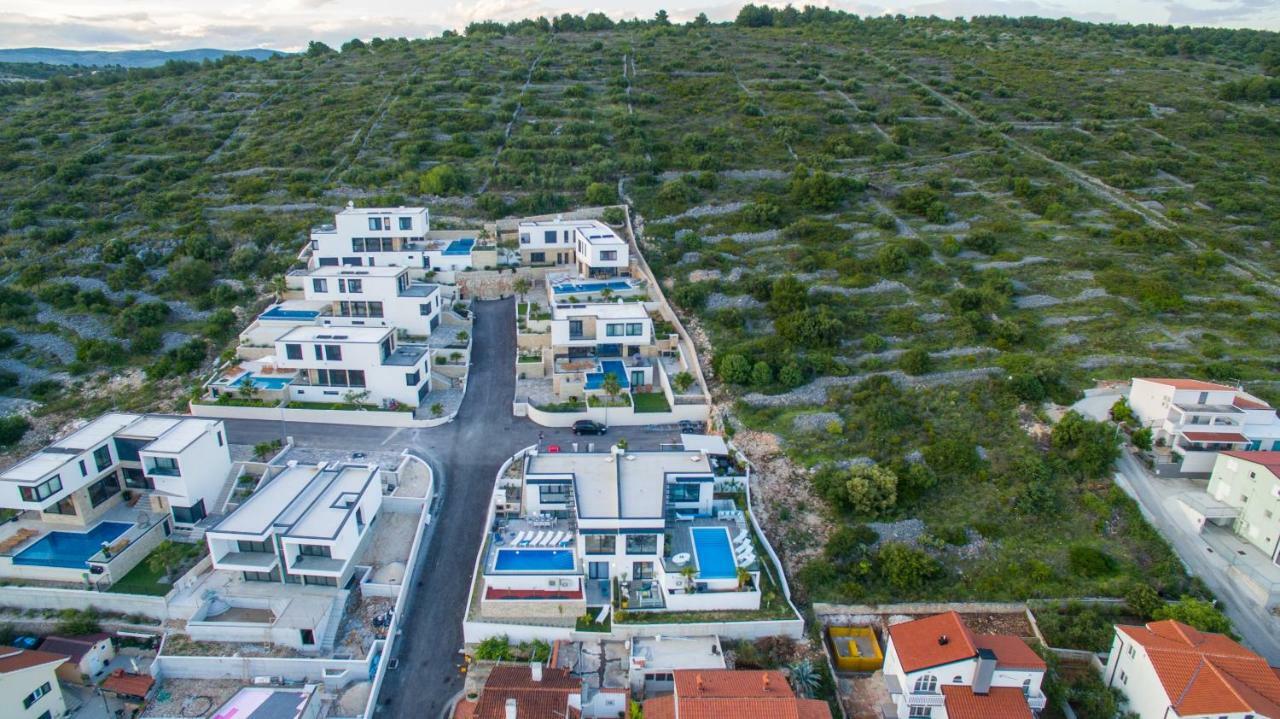 Holiday Home Olive Exclusive - 8 People, Heated Pool, Okrug Gornji, Sea View Trogir Zewnętrze zdjęcie