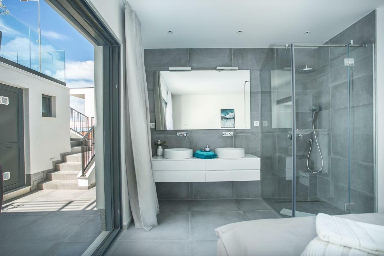 Holiday Home Olive Exclusive - 8 People, Heated Pool, Okrug Gornji, Sea View Trogir Zewnętrze zdjęcie