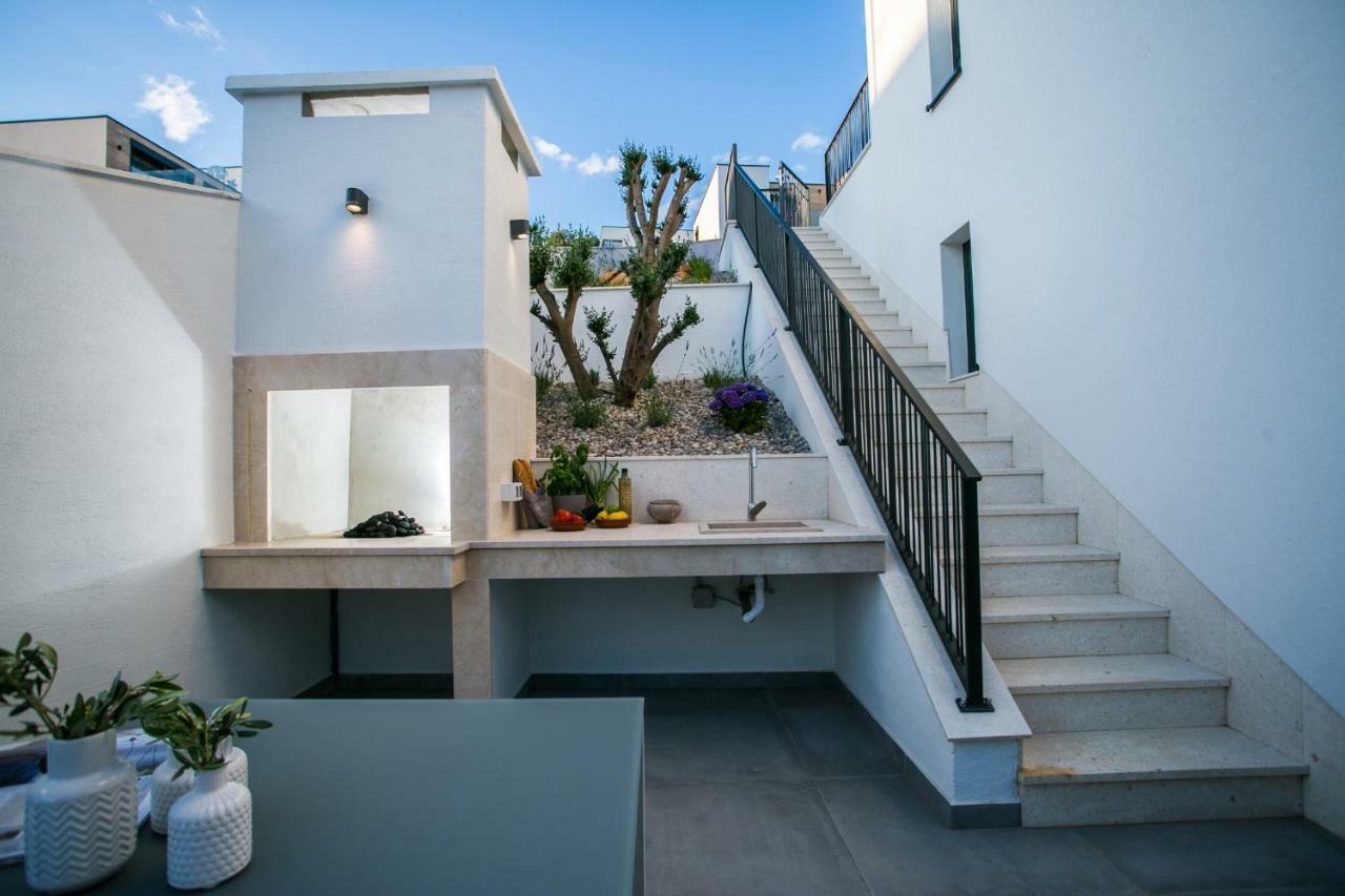 Holiday Home Olive Exclusive - 8 People, Heated Pool, Okrug Gornji, Sea View Trogir Zewnętrze zdjęcie