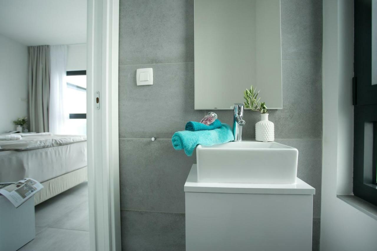 Holiday Home Olive Exclusive - 8 People, Heated Pool, Okrug Gornji, Sea View Trogir Zewnętrze zdjęcie