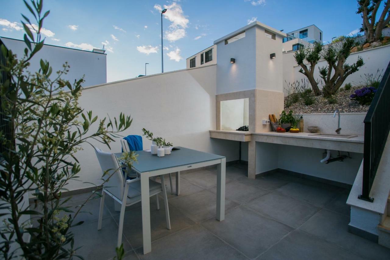 Holiday Home Olive Exclusive - 8 People, Heated Pool, Okrug Gornji, Sea View Trogir Zewnętrze zdjęcie