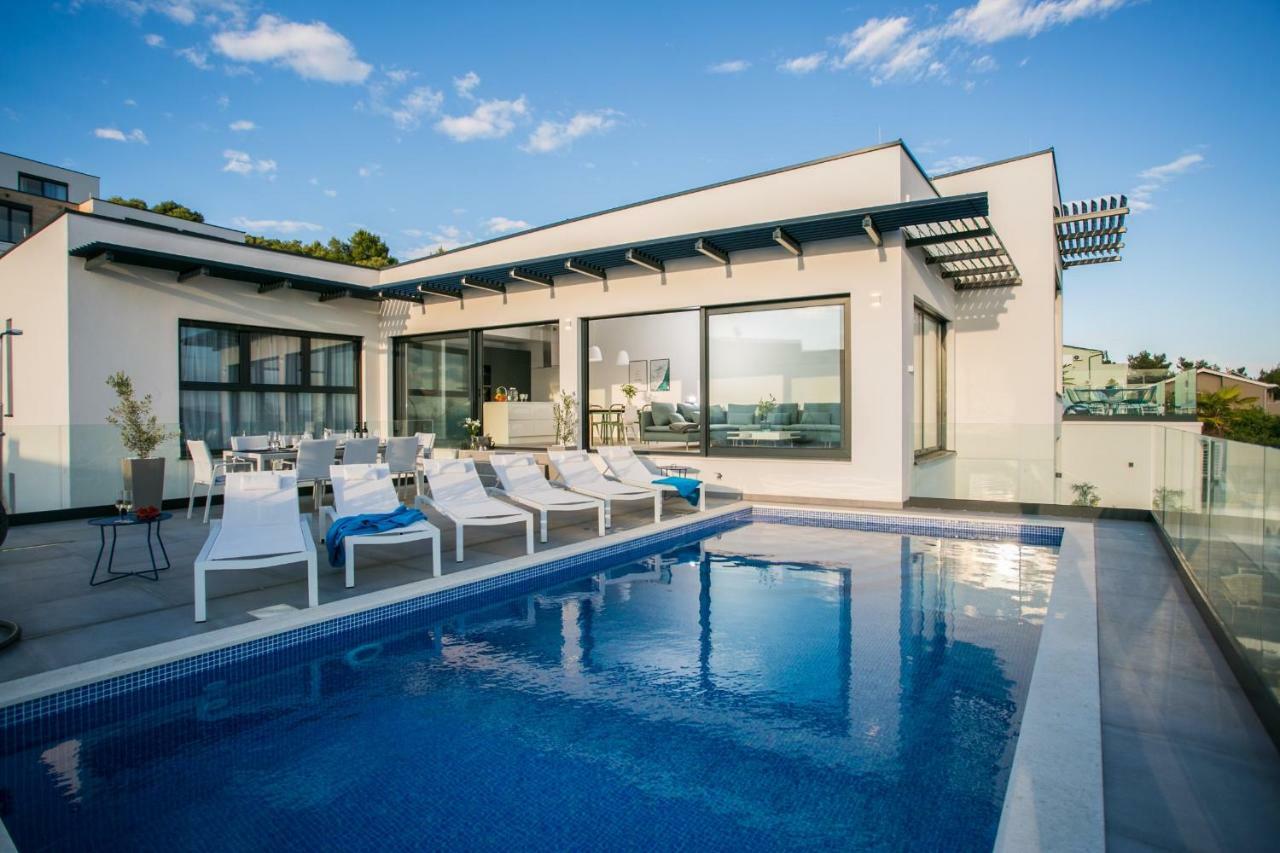 Holiday Home Olive Exclusive - 8 People, Heated Pool, Okrug Gornji, Sea View Trogir Zewnętrze zdjęcie