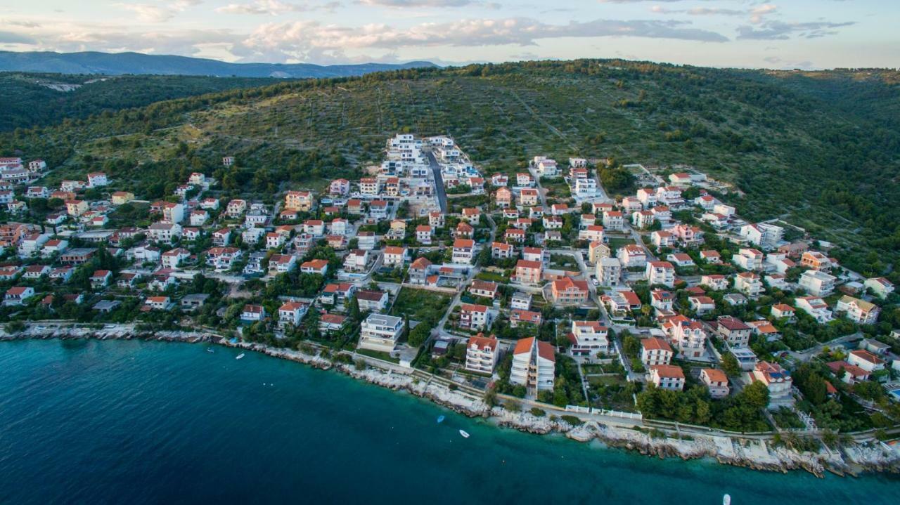 Holiday Home Olive Exclusive - 8 People, Heated Pool, Okrug Gornji, Sea View Trogir Zewnętrze zdjęcie